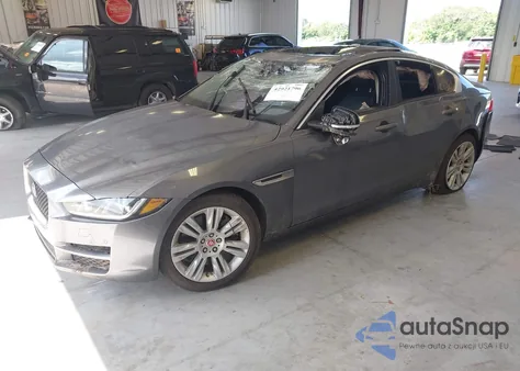 2017 Jaguar Xe 35T Premium z USA, uszkodzony, nr VIN SAJAD4BV5HA975769